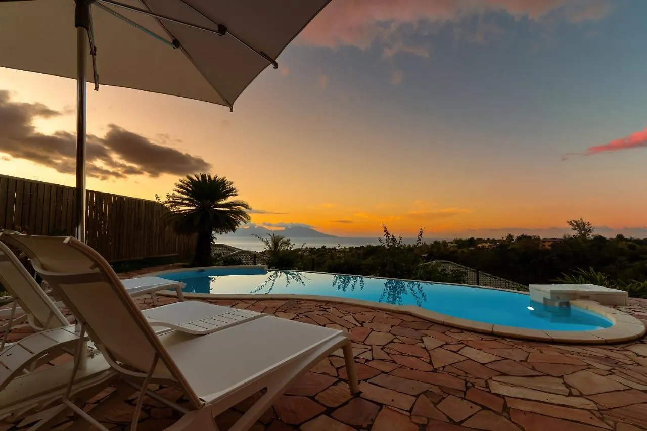 Magnificent 5 Bedroom Villa With Pool: Amazing Views Punaauia