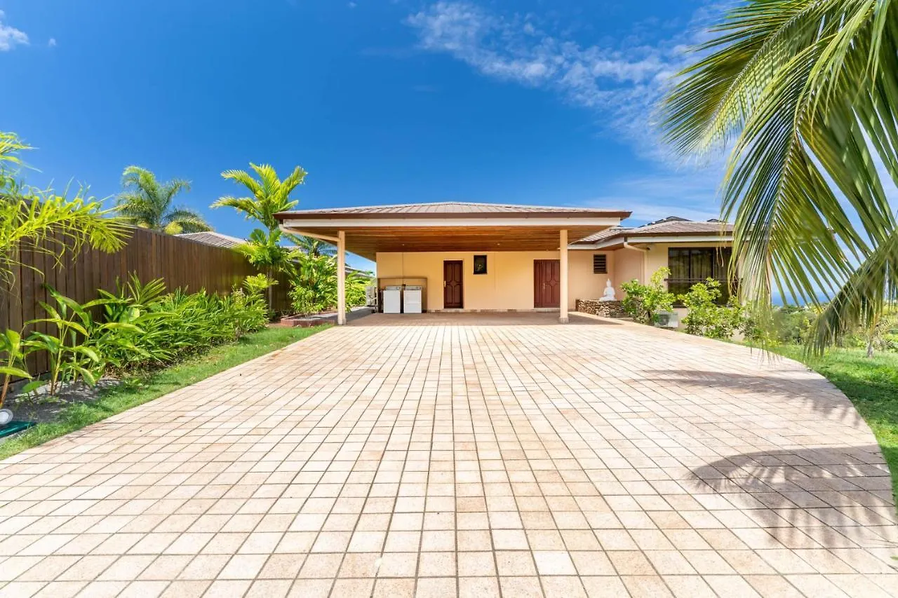 Magnificent 5 Bedroom Villa With Pool: Amazing Views Punaauia   Punaauia (Tahiti)