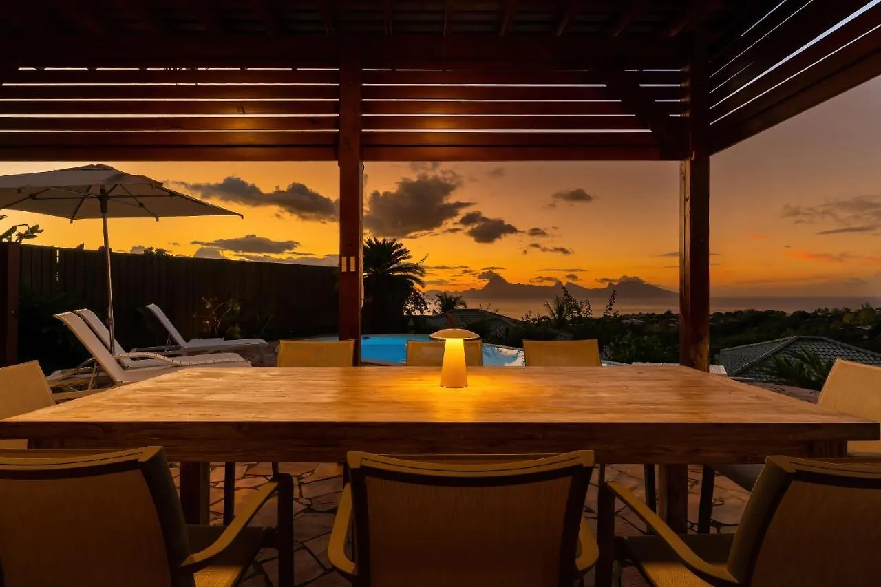 Magnificent 5 Bedroom Villa With Pool: Amazing Views Punaauia  0*, Punaauia (Tahiti)