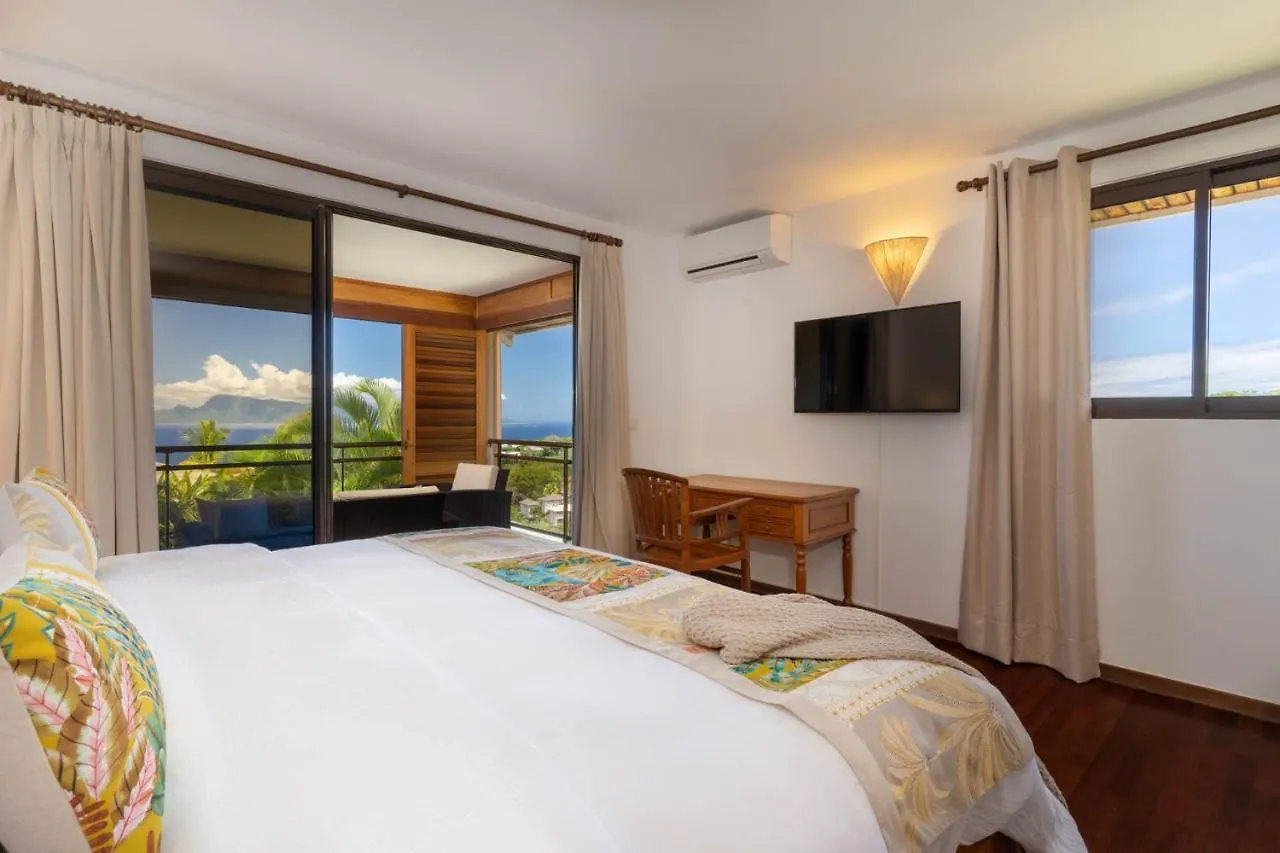 Magnificent 5 Bedroom Villa With Pool: Amazing Views Punaauia   Punaauia (Tahiti)