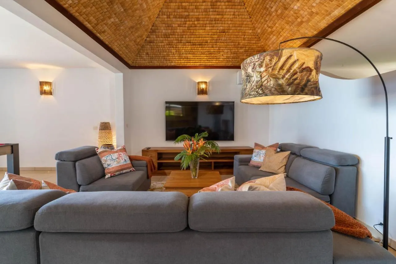 Magnificent 5 Bedroom Villa With Pool: Amazing Views Punaauia  French Polynesia