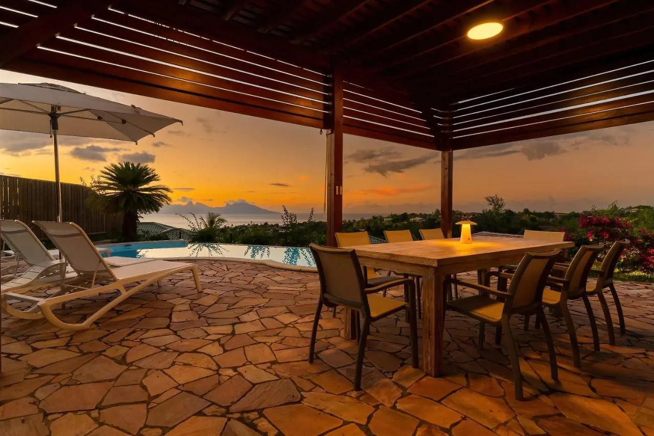 Magnificent 5 Bedroom Villa With Pool: Amazing Views Punaauia